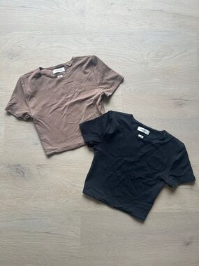 Babaton Cropped Crew Tee in Taupe